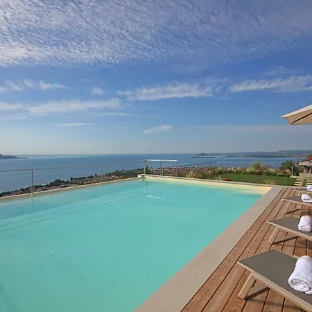 Garda Panoramic Manor Vila *
