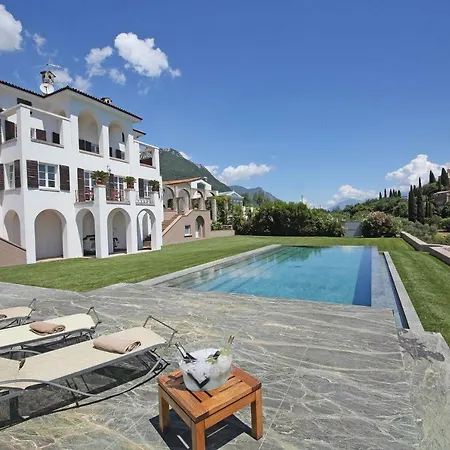 Garda Panoramic Manor Vila