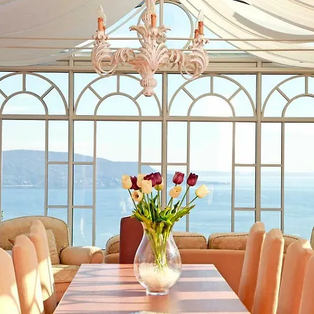 Garda Panoramic Manor Villa *